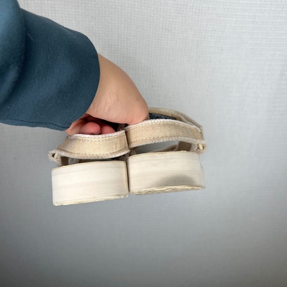 Teva Sandals Women's Size 8 Beige Fluffy Adjustable Straps Platform Casual Shoes - Picture 4 of 6